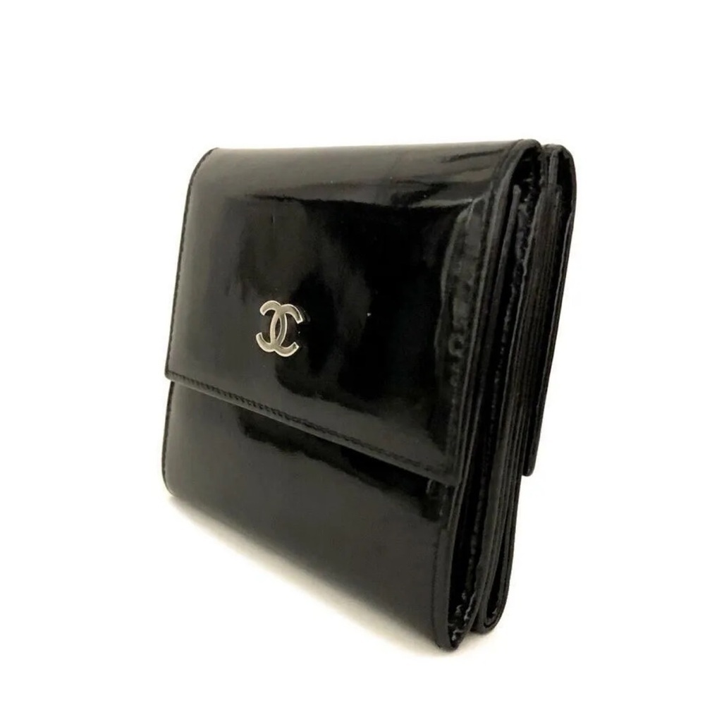 Chanel Pantent Compact Wallet - Picture 2 of 10